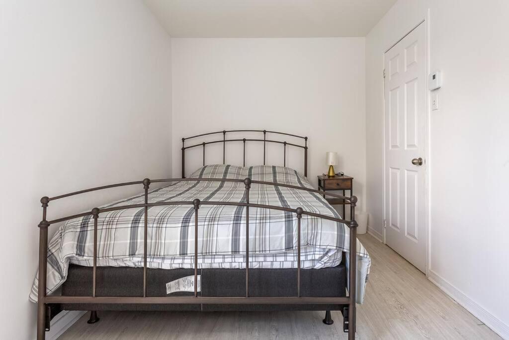 Lovely Rental Unit With Balcony~ Autoroute 40 Montréal Buitenkant foto