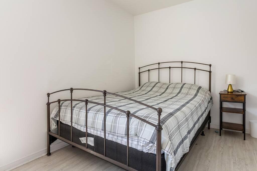 Lovely Rental Unit With Balcony~ Autoroute 40 Montréal Buitenkant foto